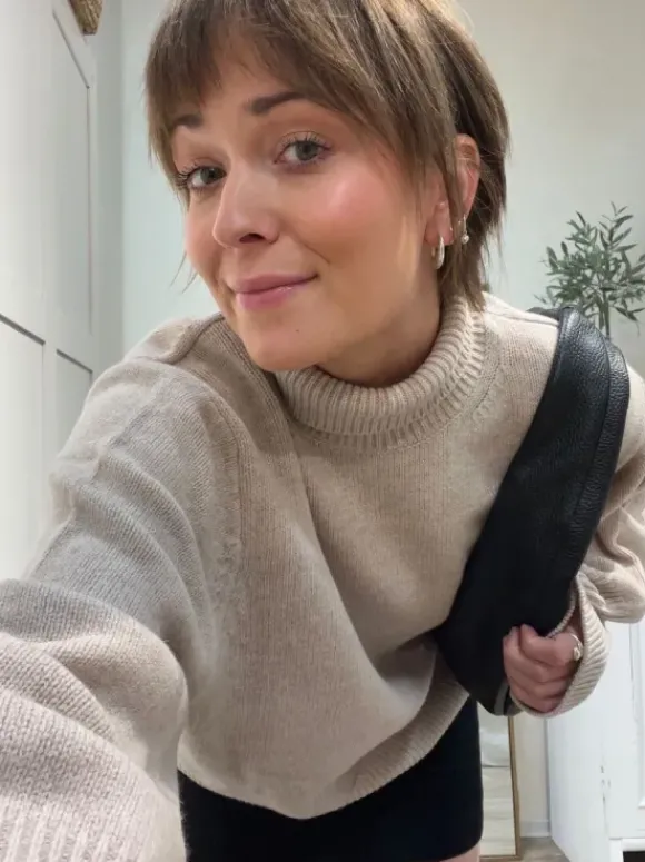 Alpha pooloneule, pumice stone