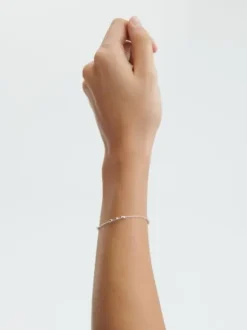 Caia rannekoru, hopea