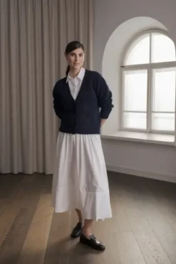 Claressa puuvillahame leveällä käänteellä, valkoinen