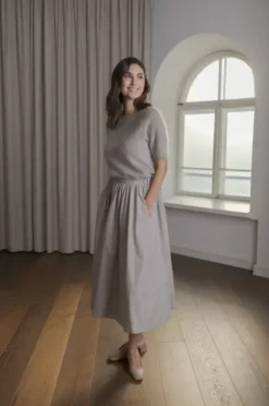 Claressa puuvillahame leveällä käänteellä, greige