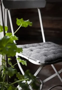 Ernst - istuintyyny 40x40 cm, musta