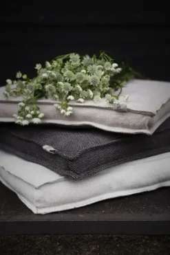 Ernst - istuintyyny 45x45 cm, musta