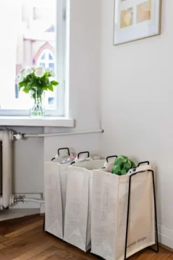 Everyday Design - Helsinki teline, musta