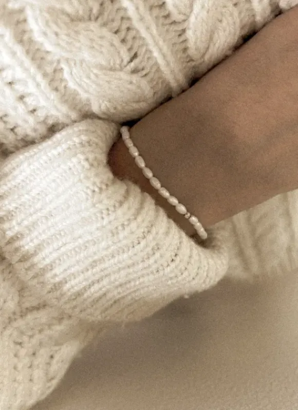 Evia rannekoru, hopea