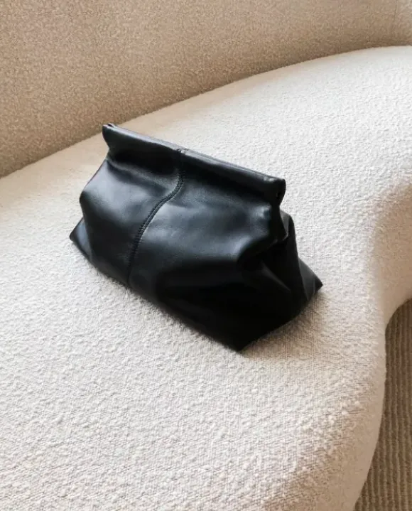 Flattered - Clay Clutch nahkaa, musta