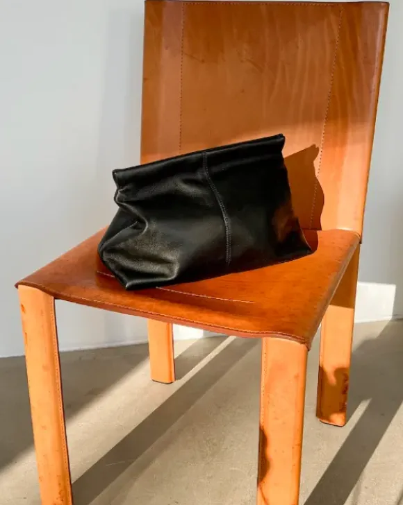 Flattered - Clay Clutch nahkaa, musta