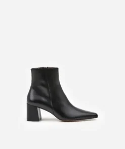 Flattered - Riley nilkkurit nahkaa, musta