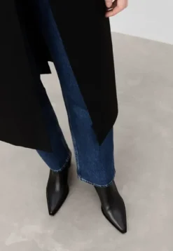 Flattered - Sandra nilkkurit nahkaa, musta