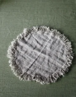 Fransie pellavatabletti hapsuilla