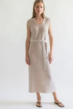 Gauhar - pellavamekko v-kaula-aukolla, sand