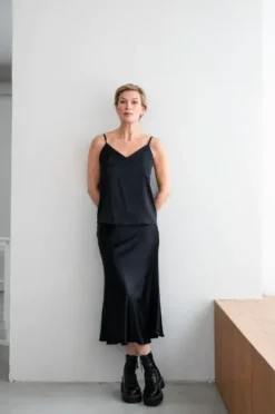 Gauhar - silkkitoppi v-neck, black