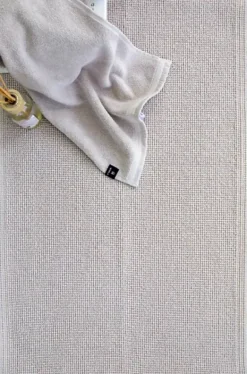 Himla - Love kylpyhuoneen matto, mother of pearl 50x80cm