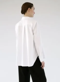 Klassinen paitapusero pitkillä hihoilla