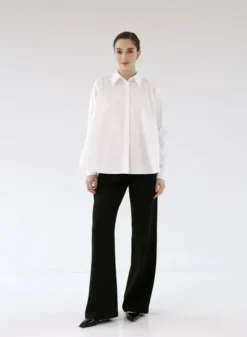 Klassinen paitapusero pitkillä hihoilla