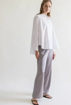 Klassinen paitapusero pitkillä hihoilla