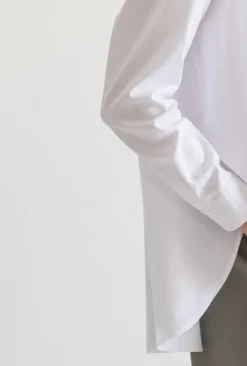 Klassinen paitapusero pitkillä hihoilla