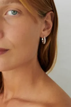 Pernille Corydon - Globe Huggies korvarenkaat, hopea