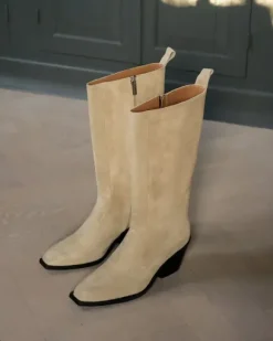 Ripaus rock-henkeä näillä naisellisilla bootseilla!