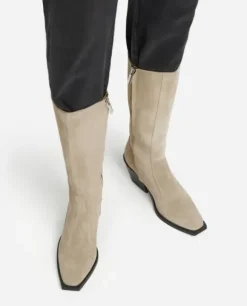 Ripaus rock-henkeä näillä naisellisilla bootseilla!