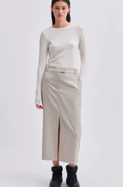 Second Female - Sharo hame, roasted cashew