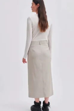 Second Female - Sharo hame, roasted cashew