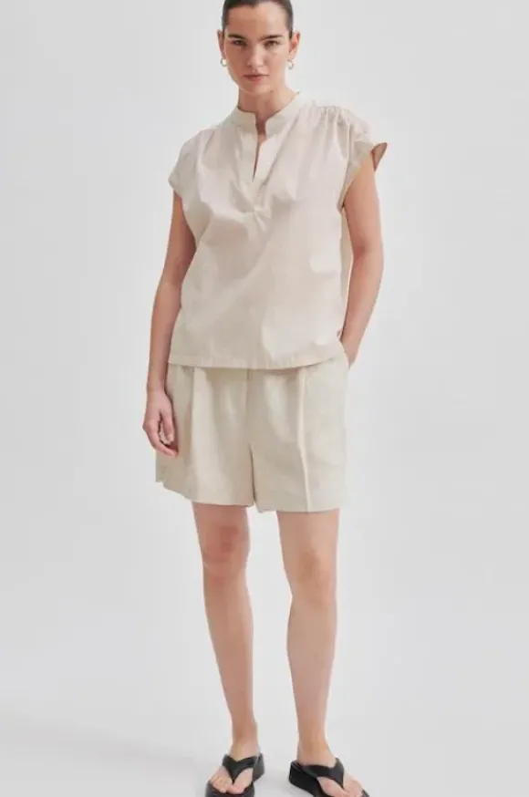 Second Female - Sittasol toppi, pumice stone