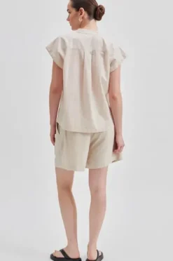 Second Female - Sittasol toppi, pumice stone