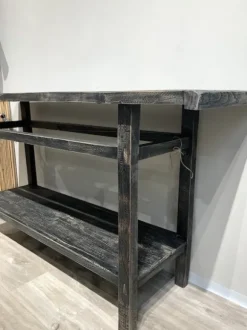 Snowdrops Copenhagen - pitkä sivupöytä hyllyllä #723, black