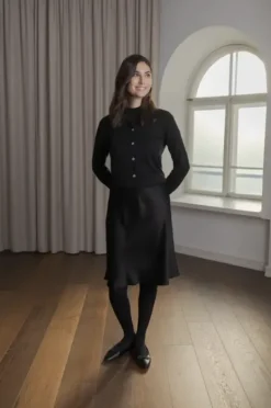 Tiana polvipituinen satiinihame, black