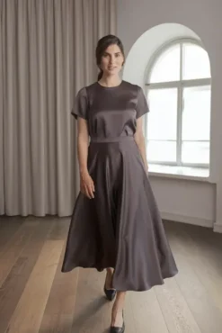 Tina leveähelmainen satiinihame, dark chocolate