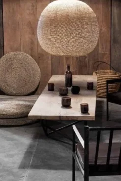 Tunnelmaa tilaan kuin tilaan upeiden valaisimien kautta <3