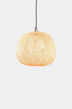 Tunnelmaa tilaan kuin tilaan upeiden valaisimien kautta <3