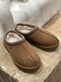 UGG - Tasman slipper, kastanja