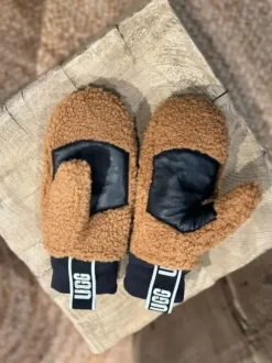 UGG Fluff käsineet, chestnut