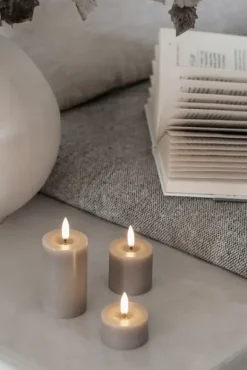 Uyuni - LED pöytäkynttilä 7,5 cm Ø5 cm, sand