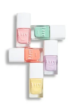 Viimeistele lookisi kauniilla Kure Bazaar kynsilakan sävyillä!