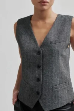 Waleria liivi, black