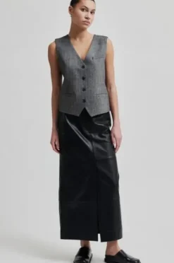 Waleria liivi, black