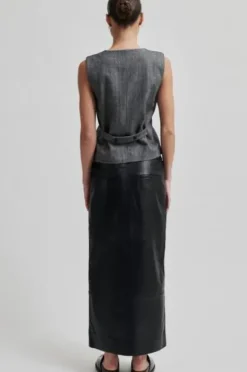 Waleria liivi, black