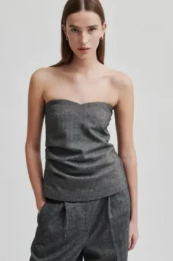 Waleria toppi, black